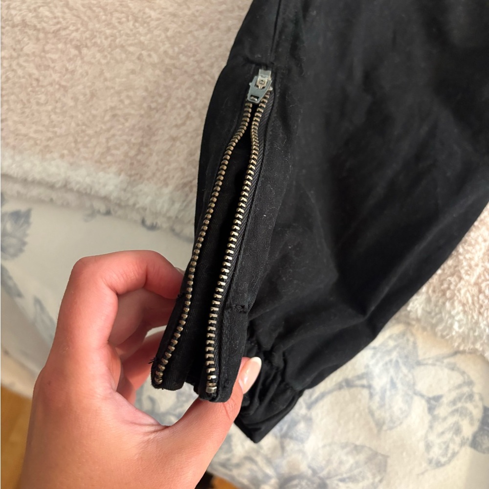 Banana Republic Black Cargo Pants - Picture 4 of 5